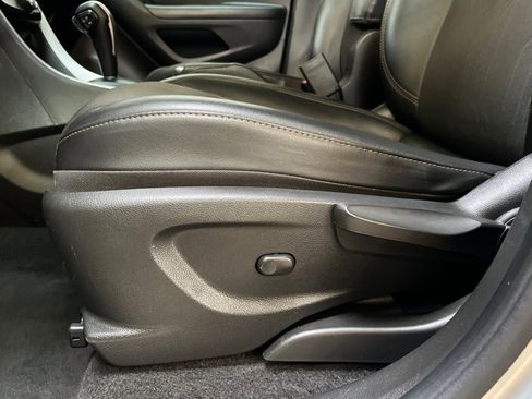 Used 2021 Chevrolet Trax LT image 13