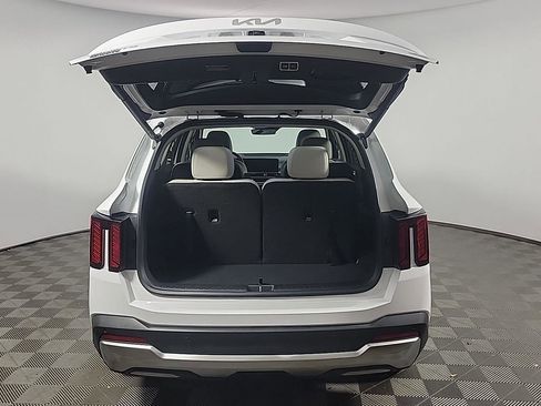 Used 2025 Kia Sorento EX w/ Panoramic Sunroof Package image 8