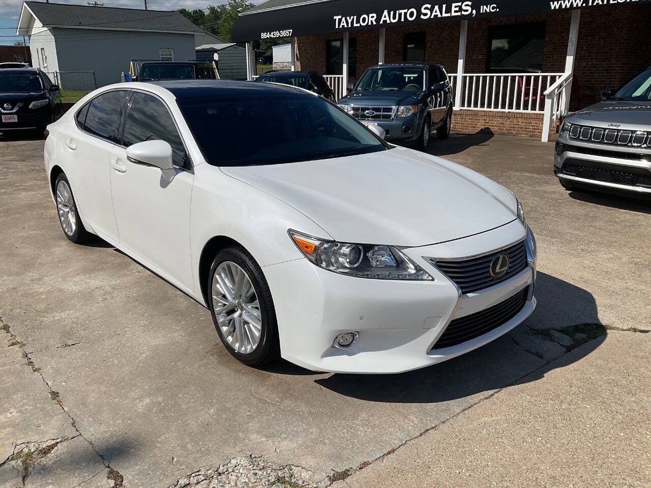Used 2015 Lexus ES 350 w/ Ultra Luxury Package FWD image 1