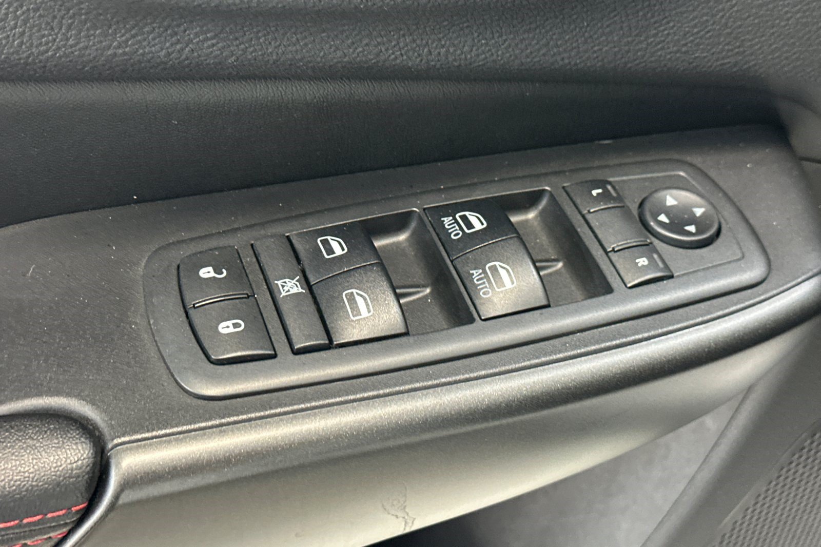 Used 2019 Jeep Cherokee Trailhawk AWD/4WD image 13