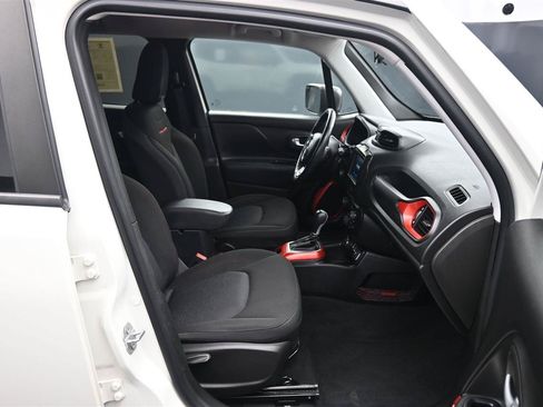 Used 2019 Jeep Renegade Trailhawk w/ Cold Weather Group II AWD/4WD image 9