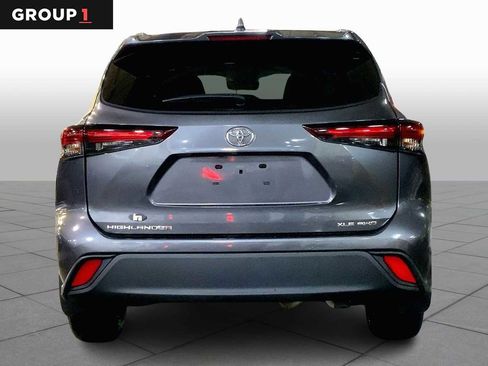 Used 2024 Toyota Highlander XLE image 4