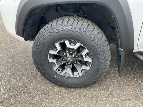 Used 2023 Toyota Tacoma TRD Off-Road image 9