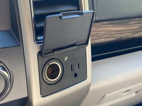 Used 2020 Ford F150 Lariat image 28