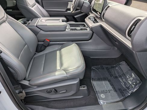 Used 2025 Ford Expedition Active AWD/4WD image 37