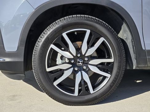 Used 2022 Honda Pilot Touring image 11