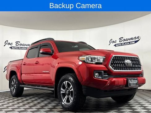 Used 2018 Toyota Tacoma TRD Sport AWD/4WD image 5