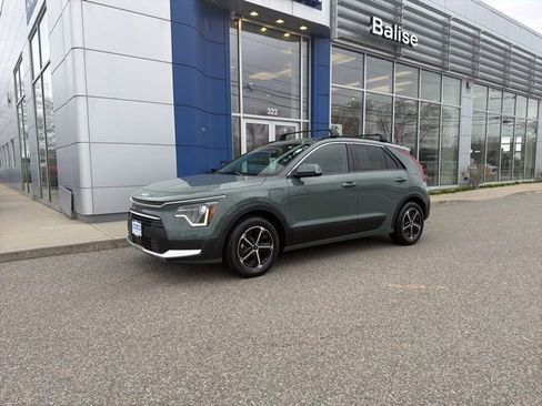 Used 2023 Kia Niro EX w/ EX Cold Weather Package FWD image 1