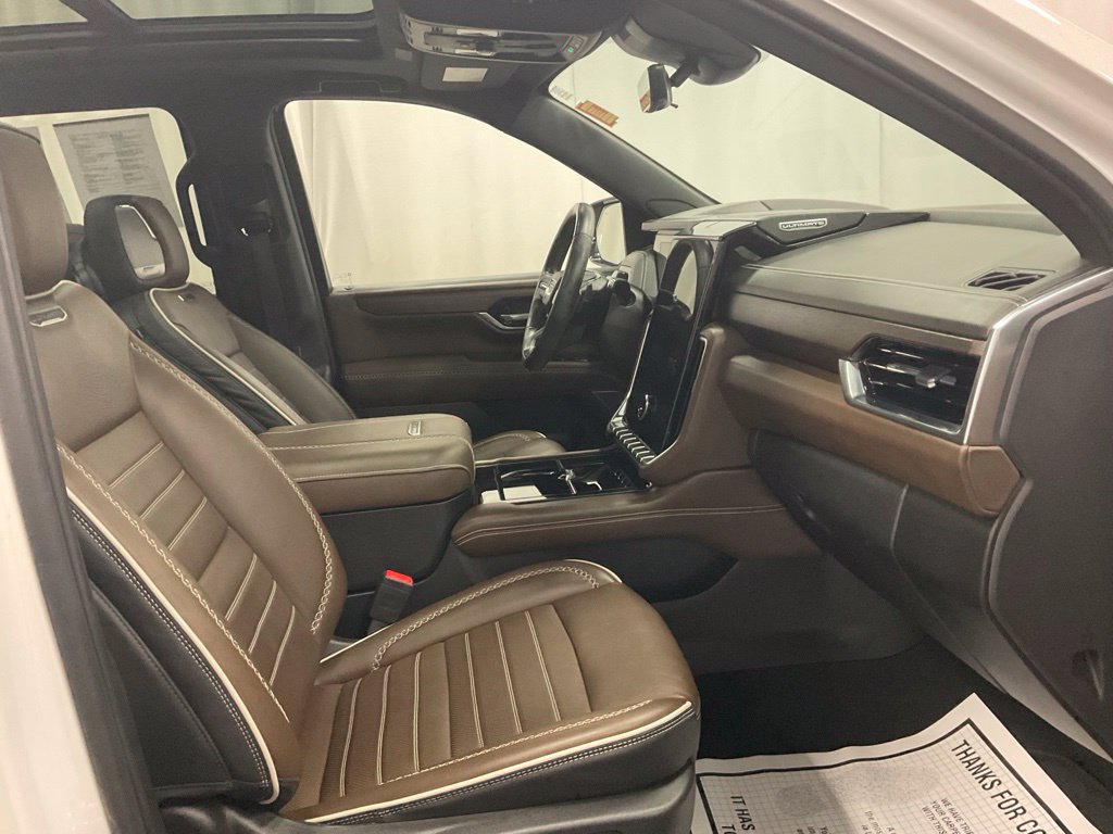 Used 2025 GMC Yukon XL Denali Ultimate w/ LPO, Floor Liner Package AWD/4WD image 29