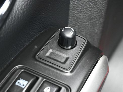 Used 2024 Nissan Titan SV w/ SV Convenience Package AWD/4WD image 13