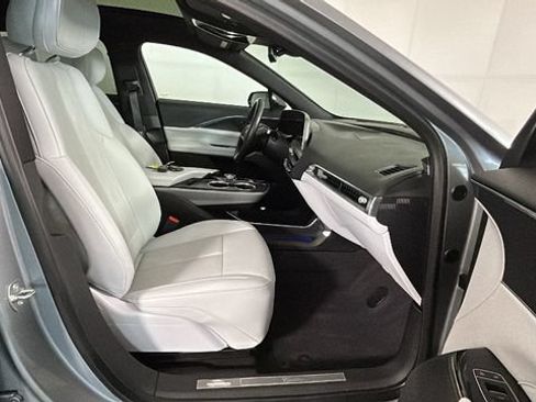 Used 2024 Cadillac Lyriq Sport AWD/4WD image 32
