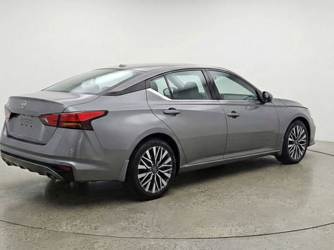 Used 2025 Nissan Altima 2.5 SV image 9