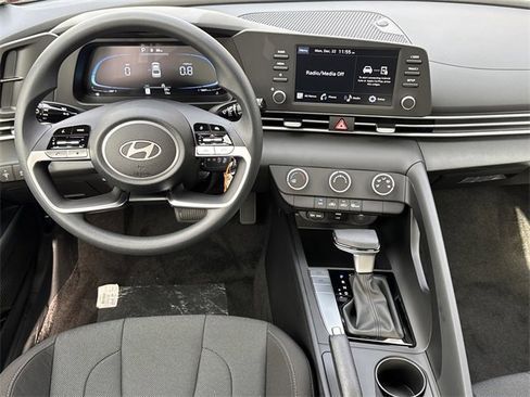 New 2026 Hyundai Elantra SE image 22