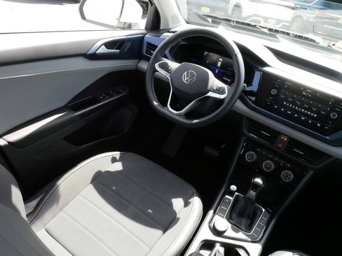 Certified 2023 Volkswagen Taos SE w/ Panoramic Sunroof Package AWD/4WD image 9