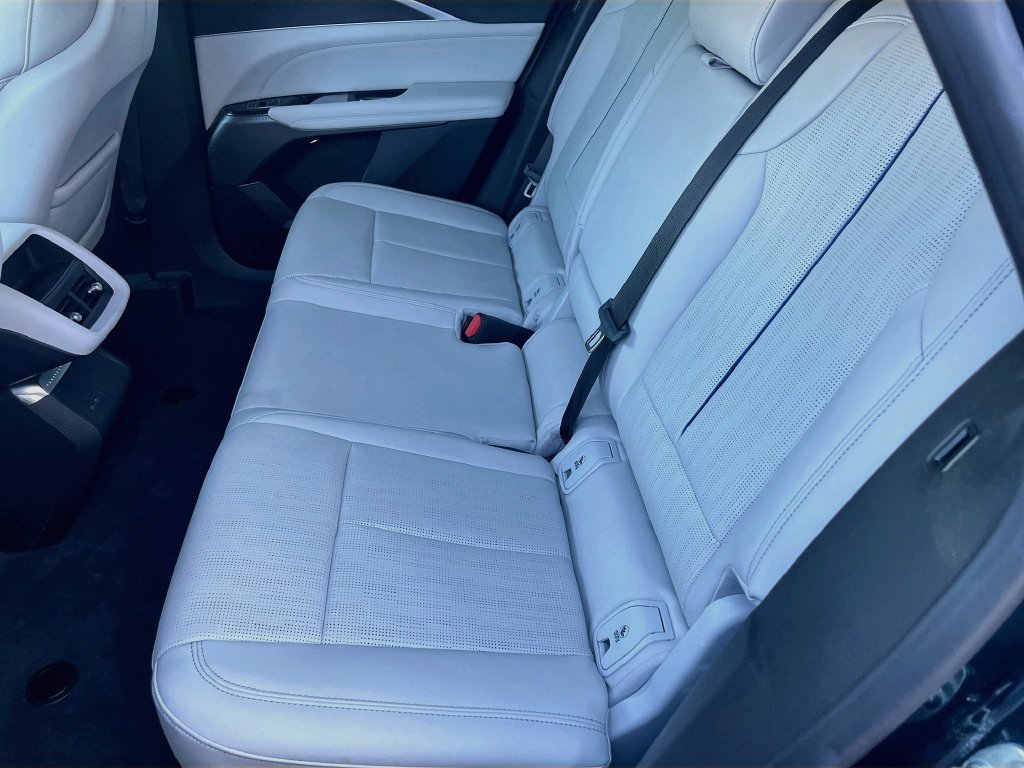 Used 2026 Cadillac Lyriq Luxury w/ LPO, Floor Liner Package AWD/4WD image 26