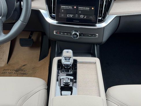 New 2026 Volvo XC90 B5 Plus w/ Protection Package Premier AWD/4WD image 8