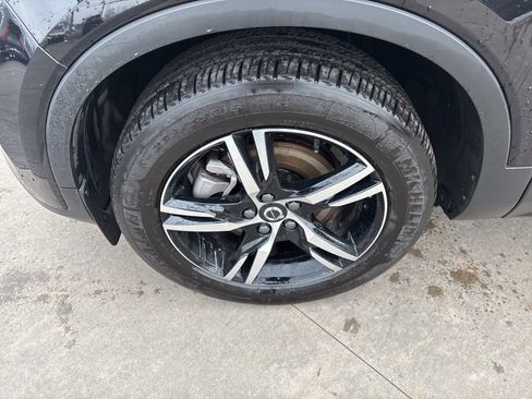 Certified 2025 Volvo XC40 B5 Core image 11