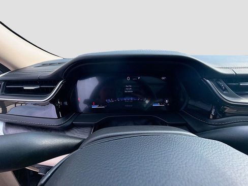 Used 2022 Jeep Grand Cherokee Limited image 39