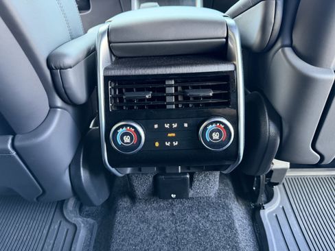 Used 2025 Land Rover Range Rover Long Wheelbase SE image 26