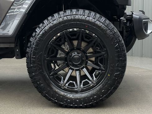 Used 2025 Jeep Wrangler Unlimited Sahara w/ Safety Group AWD/4WD image 9