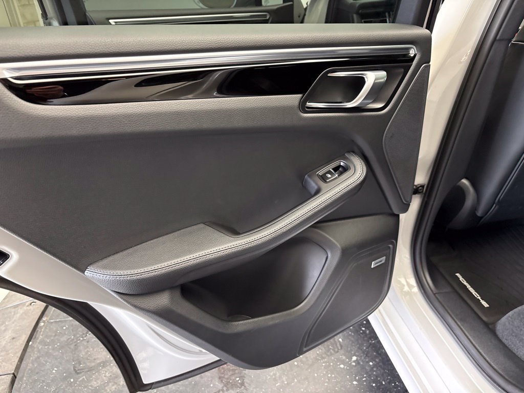 Certified 2023 Porsche Macan S AWD/4WD image 17