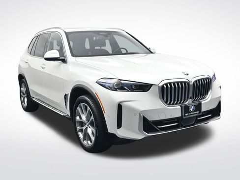 Used 2025 BMW X5 xDrive40i AWD/4WD image 3