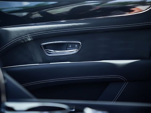 Certified 2024 Bentley Bentayga Extended Wheelbase image 14