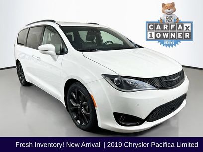 Used 2019 Chrysler Pacifica Limited w/ Advanced Safetytec Group