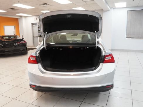 Used 2017 Chevrolet Malibu LT w/ Leather Package FWD image 10