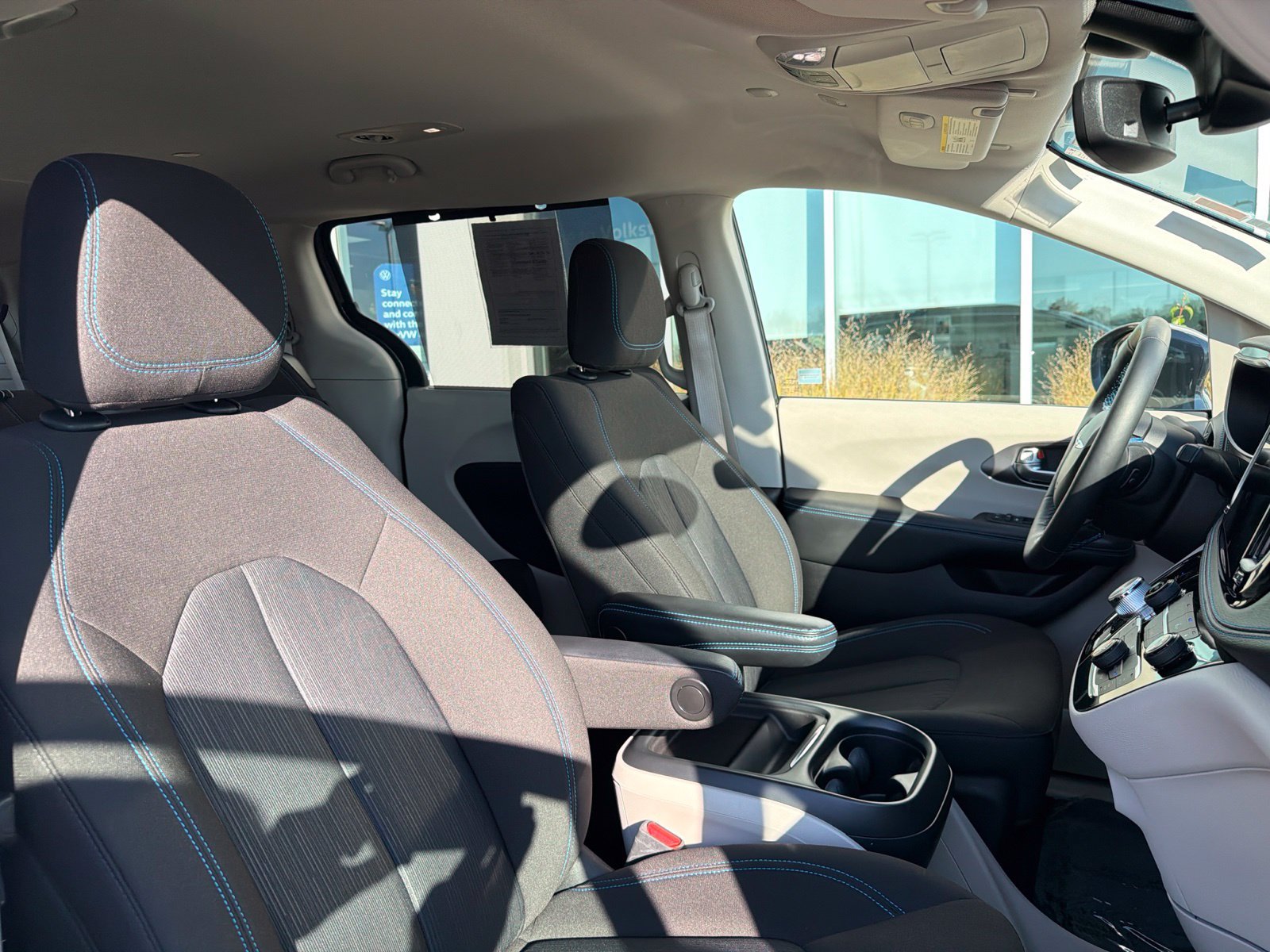 Used 2021 Chrysler Pacifica Touring w/ Cold Weather Group FWD image 56