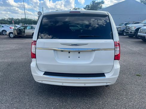 Used 2011 Chrysler Town & Country Touring w/ Trailer Tow Group FWD image 4