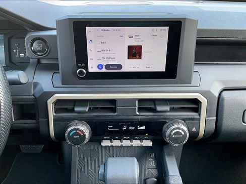 Used 2025 Toyota Tacoma SR image 7