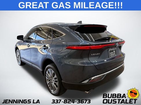 Used 2024 Toyota Venza XLE image 3