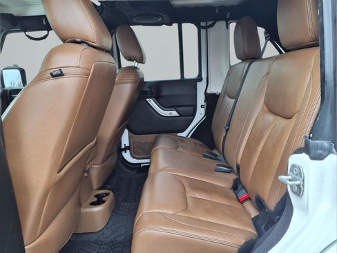 Used 2014 Jeep Wrangler Unlimited Sahara w/ Connectivity Group image 11