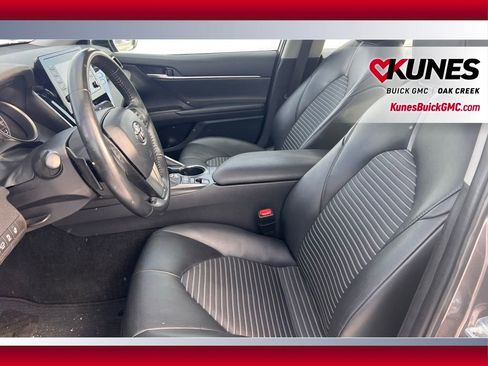 Used 2024 Toyota Camry SE image 6