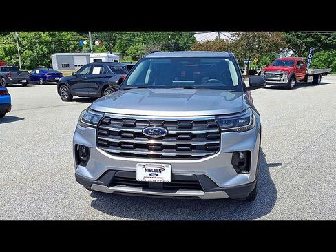 Certified 2025 Ford Explorer Active w/ Active Comfort Package AWD/4WD image 3