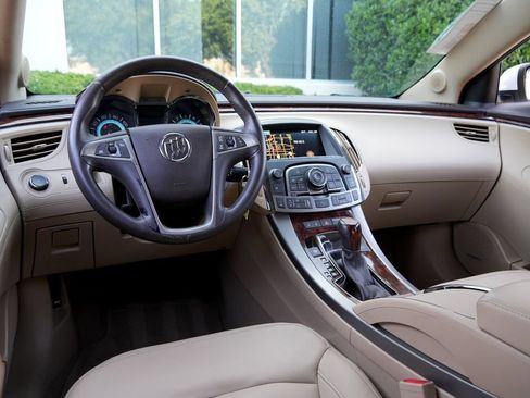 Used 2013 Buick LaCrosse Leather w/ Entertainment Package FWD image 4
