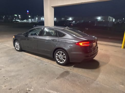 Used 2020 Ford Fusion SE image 12