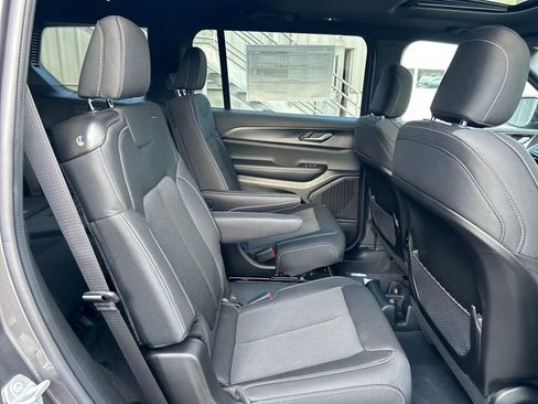 New 2025 Jeep Grand Cherokee L Laredo w/ Luxury Tech Group I AWD/4WD image 39