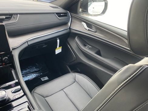 New 2025 Jeep Grand Cherokee Overland image 35