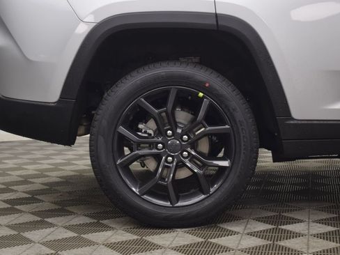 New 2025 Jeep Grand Cherokee Limited AWD/4WD image 9