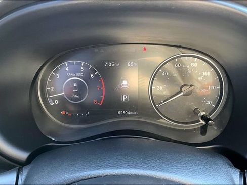 Used 2023 Nissan Kicks SR w/ SR Premium Package FWD image 13