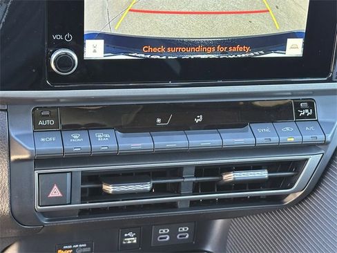 Certified 2025 Toyota Camry SE w/ Convenience Package image 17