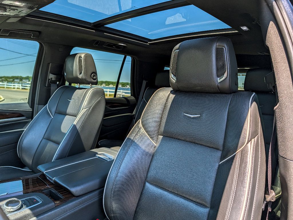 Used 2023 Cadillac Escalade Premium Luxury AWD/4WD image 15