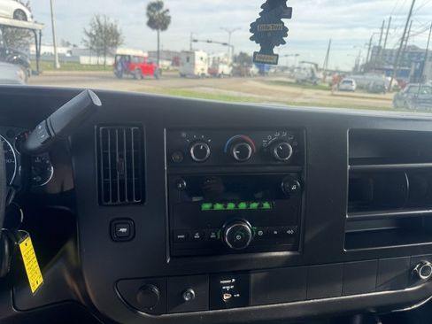 Used 2014 GMC Savana 3500 LS image 17