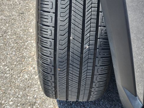 Used 2025 Chevrolet Equinox RS w/ Safety and Technology Package FWD image 11