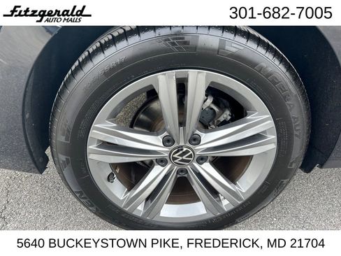 Used 2024 Volkswagen Jetta SE image 11