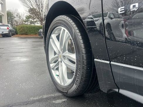 Used 2020 Chevrolet Equinox Premier image 10