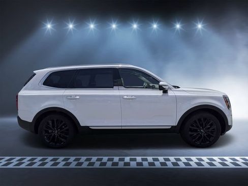 Used 2022 Kia Telluride SX w/ Towing Package FWD image 2
