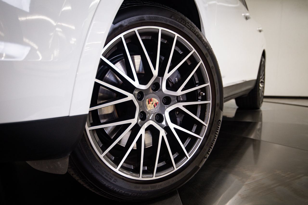 Certified 2023 Porsche Cayenne AWD/4WD image 12